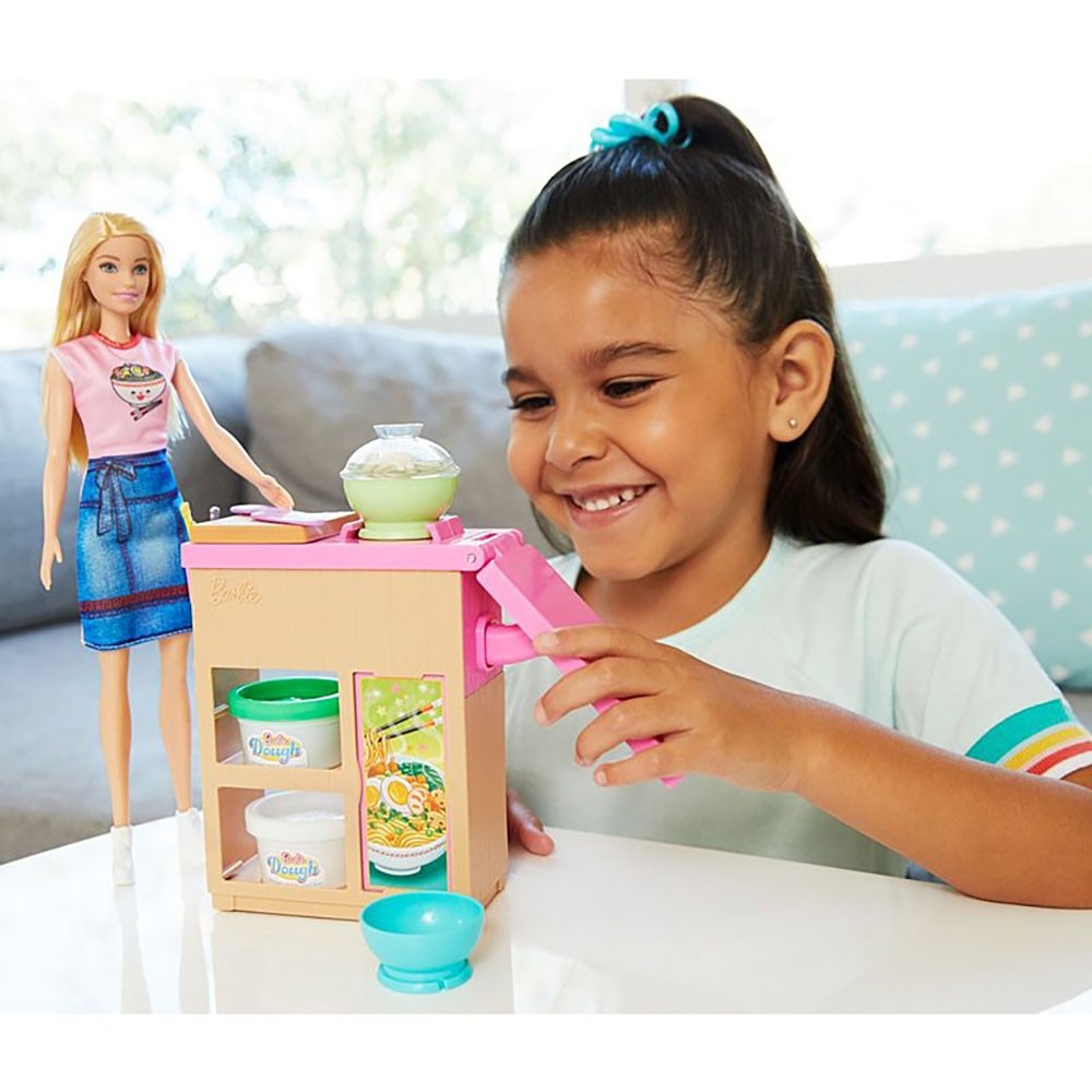 Set Barbie by Mattel Cooking and Baking Pregateste noodles cu papusa si accesorii image 4